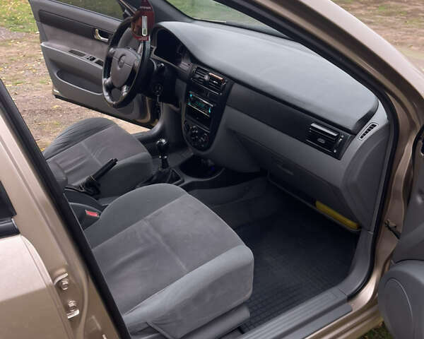 Бежевий Шевроле Лачетті, об'ємом двигуна 1.8 л та пробігом 253 тис. км за 3900 $, фото 18 на Automoto.ua