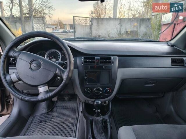 Бежевый Шевроле Лачетти, объемом двигателя 1.6 л и пробегом 230 тыс. км за 4200 $, фото 6 на Automoto.ua