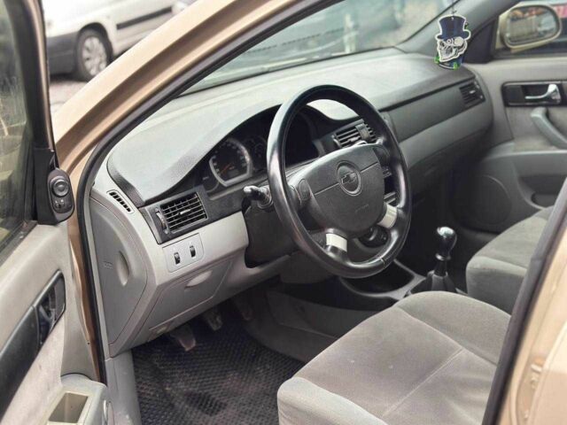 Бежевий Шевроле Лачетті, об'ємом двигуна 1.8 л та пробігом 220 тис. км за 2999 $, фото 7 на Automoto.ua