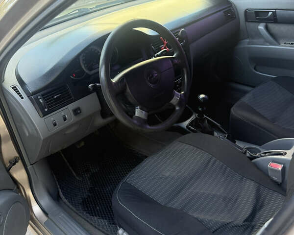 Бежевый Шевроле Лачетти, объемом двигателя 1.6 л и пробегом 260 тыс. км за 3350 $, фото 11 на Automoto.ua