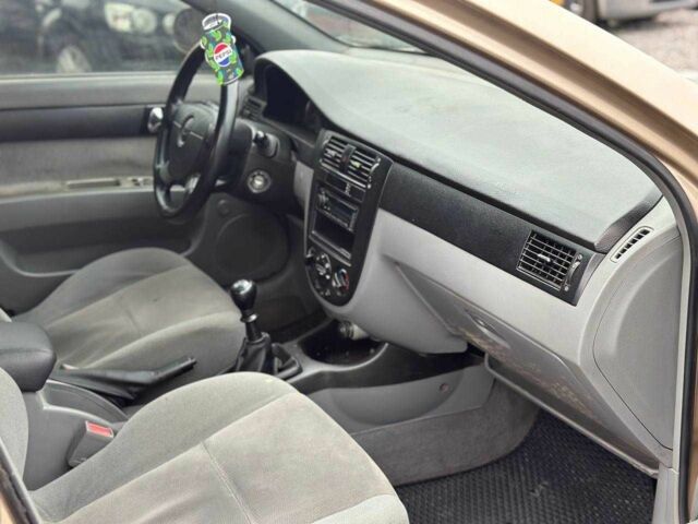 Бежевий Шевроле Лачетті, об'ємом двигуна 1.8 л та пробігом 220 тис. км за 2999 $, фото 6 на Automoto.ua