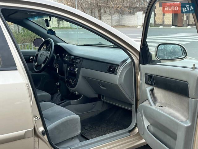 Бежевий Шевроле Лачетті, об'ємом двигуна 1.8 л та пробігом 200 тис. км за 3999 $, фото 9 на Automoto.ua