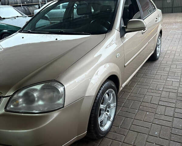 Бежевый Шевроле Лачетти, объемом двигателя 1.8 л и пробегом 320 тыс. км за 3700 $, фото 1 на Automoto.ua