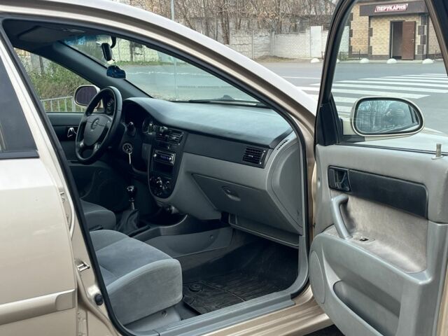 Бежевий Шевроле Лачетті, об'ємом двигуна 1.8 л та пробігом 200 тис. км за 3999 $, фото 10 на Automoto.ua