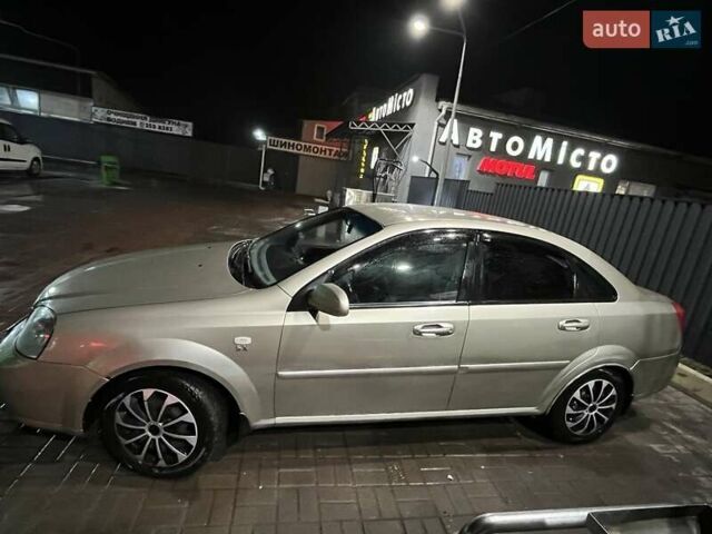 Бежевый Шевроле Лачетти, объемом двигателя 1.8 л и пробегом 300 тыс. км за 4000 $, фото 2 на Automoto.ua