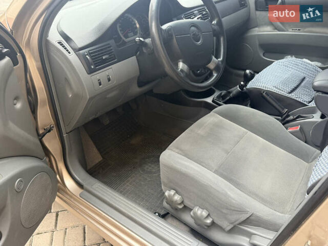 Бежевий Шевроле Лачетті, об'ємом двигуна 1.6 л та пробігом 154 тис. км за 4100 $, фото 19 на Automoto.ua