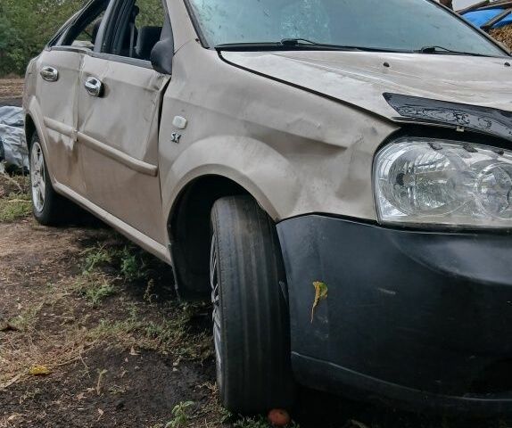 Бежевий Шевроле Лачетті, об'ємом двигуна 1.8 л та пробігом 300 тис. км за 960 $, фото 5 на Automoto.ua