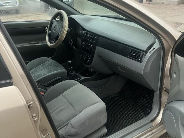 Бежевый Шевроле Лачетти, объемом двигателя 1.8 л и пробегом 400 тыс. км за 2300 $, фото 3 на Automoto.ua