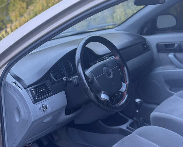 Бежевый Шевроле Лачетти, объемом двигателя 1.6 л и пробегом 226 тыс. км за 3950 $, фото 6 на Automoto.ua