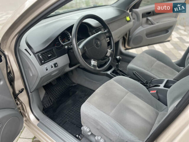 Бежевий Шевроле Лачетті, об'ємом двигуна 1.6 л та пробігом 140 тис. км за 5200 $, фото 45 на Automoto.ua