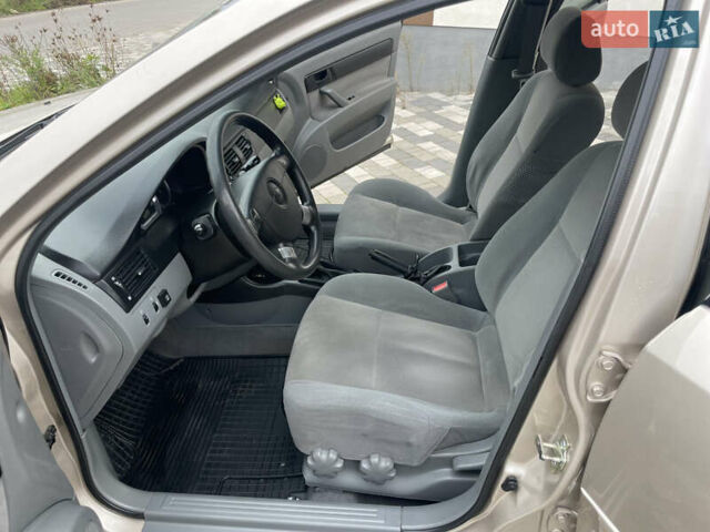 Бежевий Шевроле Лачетті, об'ємом двигуна 1.6 л та пробігом 140 тис. км за 5200 $, фото 44 на Automoto.ua