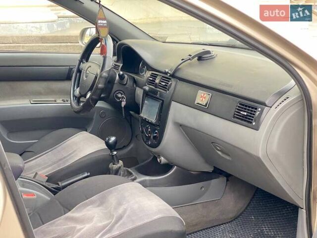 Бежевый Шевроле Лачетти, объемом двигателя 1.8 л и пробегом 250 тыс. км за 3100 $, фото 10 на Automoto.ua