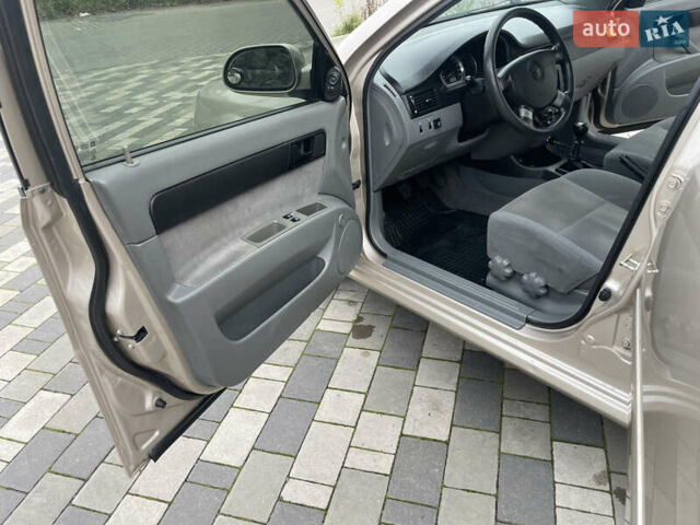 Бежевий Шевроле Лачетті, об'ємом двигуна 1.6 л та пробігом 140 тис. км за 5200 $, фото 46 на Automoto.ua