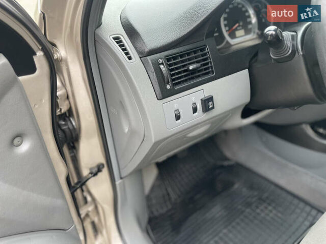 Бежевий Шевроле Лачетті, об'ємом двигуна 1.6 л та пробігом 140 тис. км за 5200 $, фото 48 на Automoto.ua