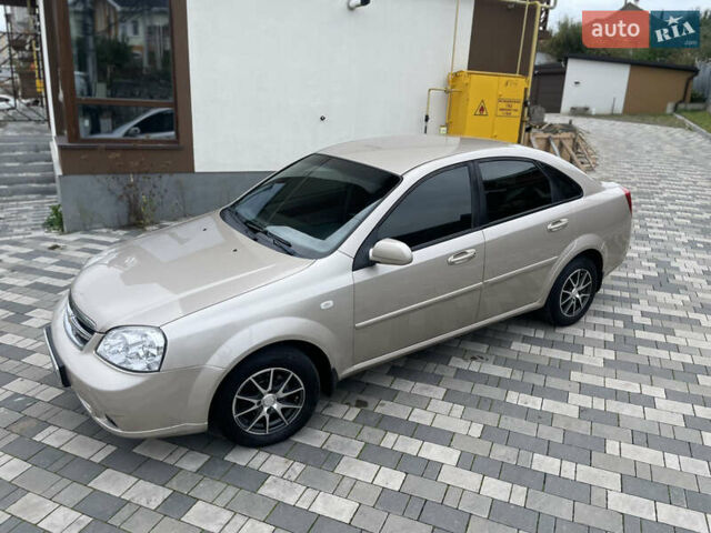 Бежевий Шевроле Лачетті, об'ємом двигуна 1.6 л та пробігом 140 тис. км за 5200 $, фото 32 на Automoto.ua