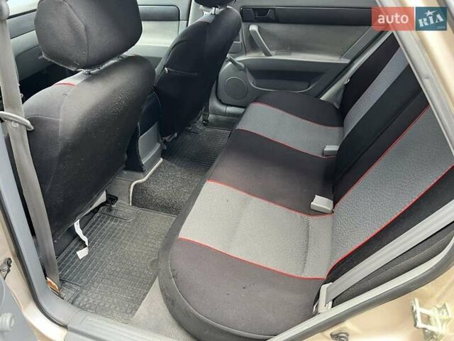 Бежевый Шевроле Лачетти, объемом двигателя 1.6 л и пробегом 180 тыс. км за 4999 $, фото 1 на Automoto.ua