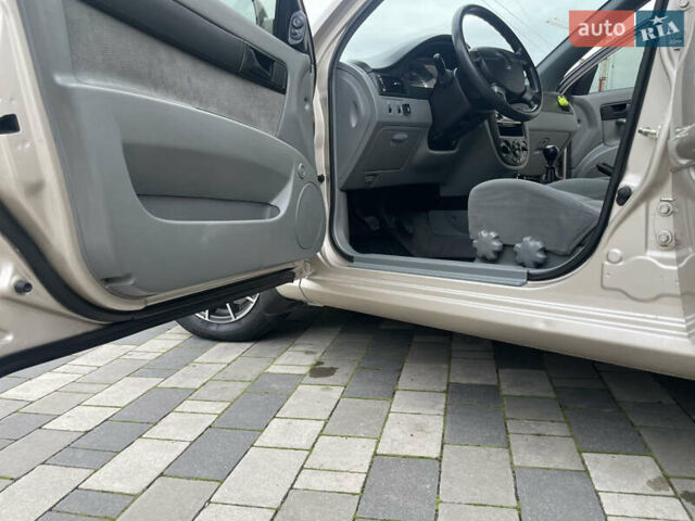 Бежевий Шевроле Лачетті, об'ємом двигуна 1.6 л та пробігом 140 тис. км за 5200 $, фото 54 на Automoto.ua