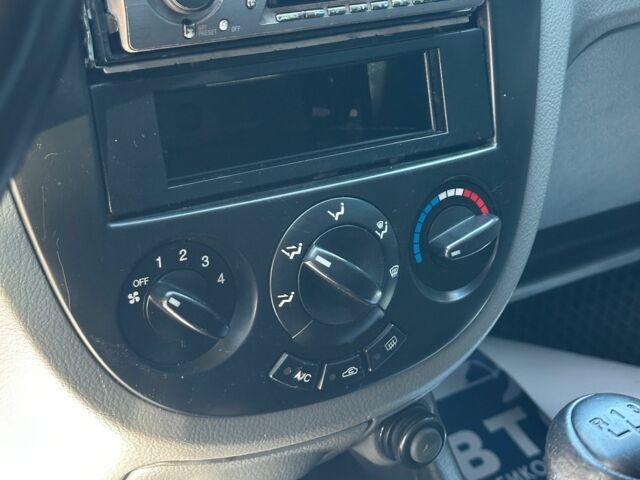 Бежевый Шевроле Лачетти, объемом двигателя 1.8 л и пробегом 200 тыс. км за 4400 $, фото 17 на Automoto.ua