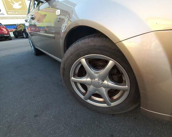 Бежевий Шевроле Лачетті, об'ємом двигуна 1.8 л та пробігом 249 тис. км за 4500 $, фото 4 на Automoto.ua