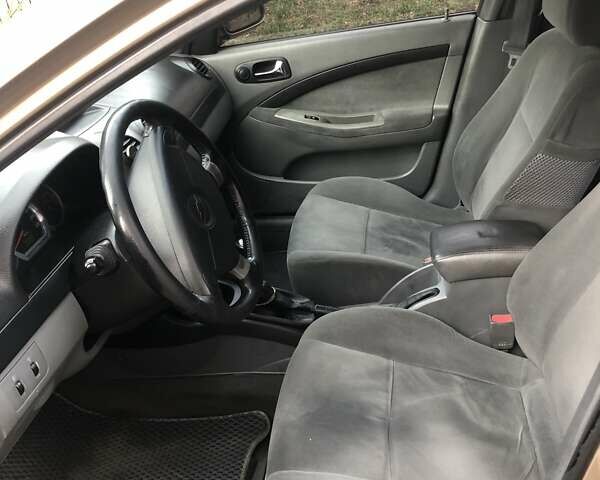 Бежевий Шевроле Лачетті, об'ємом двигуна 1.8 л та пробігом 295 тис. км за 3500 $, фото 4 на Automoto.ua