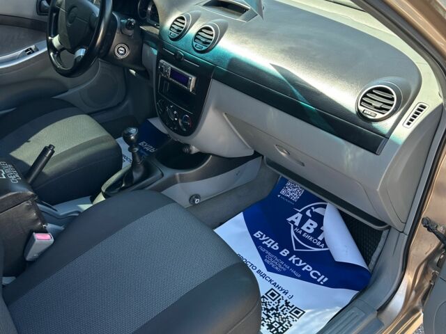 Бежевый Шевроле Лачетти, объемом двигателя 1.8 л и пробегом 200 тыс. км за 4400 $, фото 10 на Automoto.ua