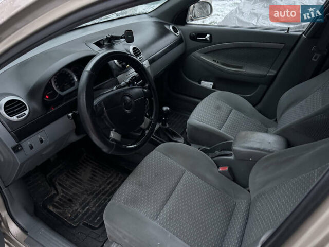 Бежевый Шевроле Лачетти, объемом двигателя 1.8 л и пробегом 289 тыс. км за 2600 $, фото 4 на Automoto.ua