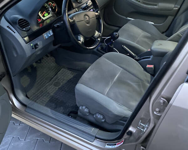 Бежевый Шевроле Лачетти, объемом двигателя 1.8 л и пробегом 280 тыс. км за 4300 $, фото 4 на Automoto.ua