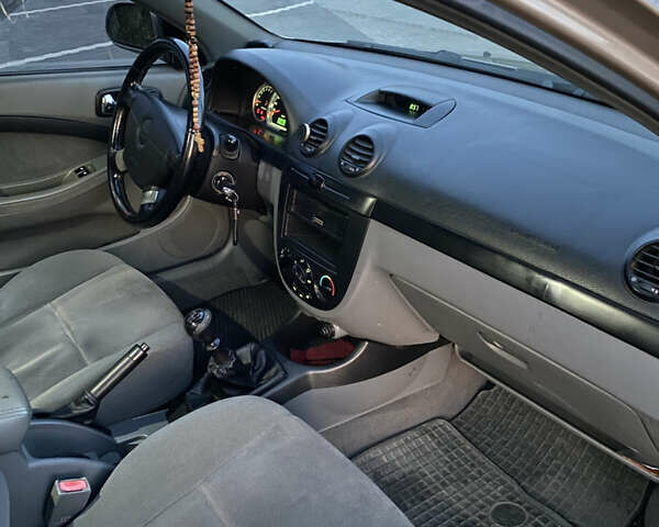 Бежевый Шевроле Лачетти, объемом двигателя 1.8 л и пробегом 280 тыс. км за 4300 $, фото 5 на Automoto.ua