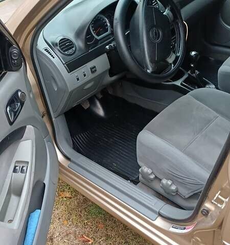 Бежевый Шевроле Лачетти, объемом двигателя 1.8 л и пробегом 265 тыс. км за 4500 $, фото 4 на Automoto.ua