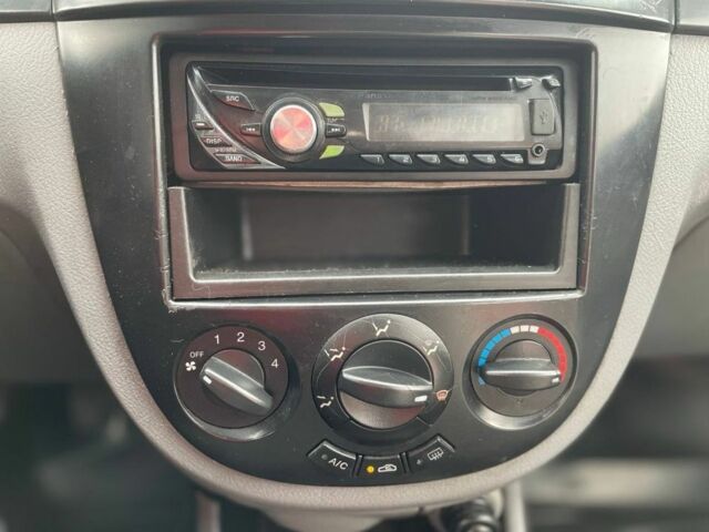 Бежевый Шевроле Лачетти, объемом двигателя 1.8 л и пробегом 240 тыс. км за 4600 $, фото 10 на Automoto.ua