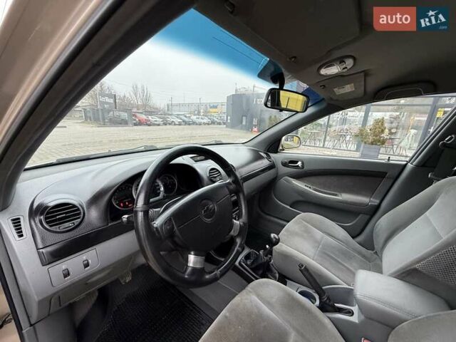 Бежевий Шевроле Лачетті, об'ємом двигуна 1.8 л та пробігом 220 тис. км за 3000 $, фото 1 на Automoto.ua