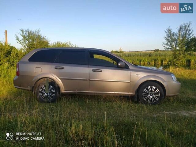 Бежевый Шевроле Лачетти, объемом двигателя 1.8 л и пробегом 300 тыс. км за 4500 $, фото 2 на Automoto.ua