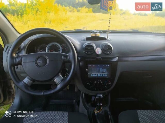 Бежевый Шевроле Лачетти, объемом двигателя 1.8 л и пробегом 300 тыс. км за 4500 $, фото 5 на Automoto.ua