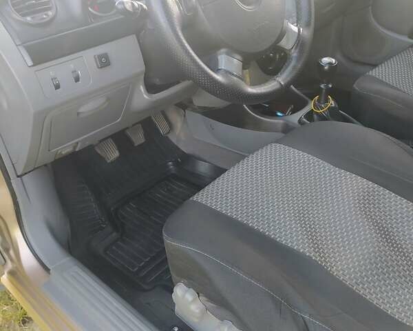 Бежевый Шевроле Лачетти, объемом двигателя 1.8 л и пробегом 300 тыс. км за 4500 $, фото 3 на Automoto.ua