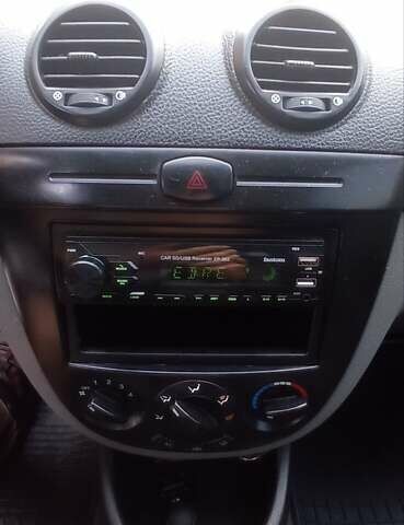 Черный Шевроле Лачетти, объемом двигателя 1.8 л и пробегом 180 тыс. км за 4100 $, фото 5 на Automoto.ua