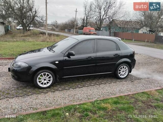 Черный Шевроле Лачетти, объемом двигателя 1.6 л и пробегом 250 тыс. км за 4200 $, фото 6 на Automoto.ua