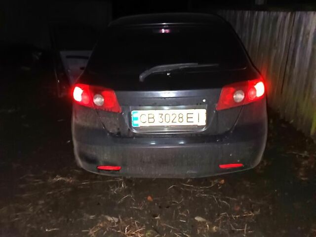 Черный Шевроле Лачетти, объемом двигателя 1.8 л и пробегом 280 тыс. км за 2000 $, фото 2 на Automoto.ua