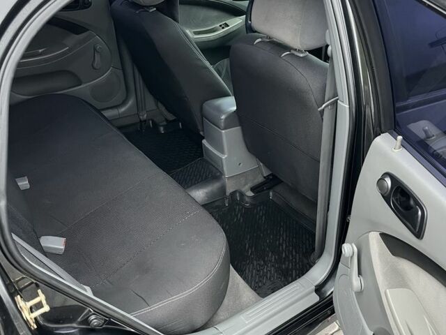 Черный Шевроле Лачетти, объемом двигателя 1.6 л и пробегом 320 тыс. км за 4000 $, фото 8 на Automoto.ua