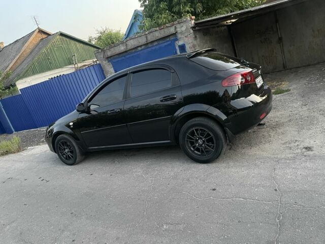 Черный Шевроле Лачетти, объемом двигателя 1.6 л и пробегом 144 тыс. км за 5100 $, фото 3 на Automoto.ua