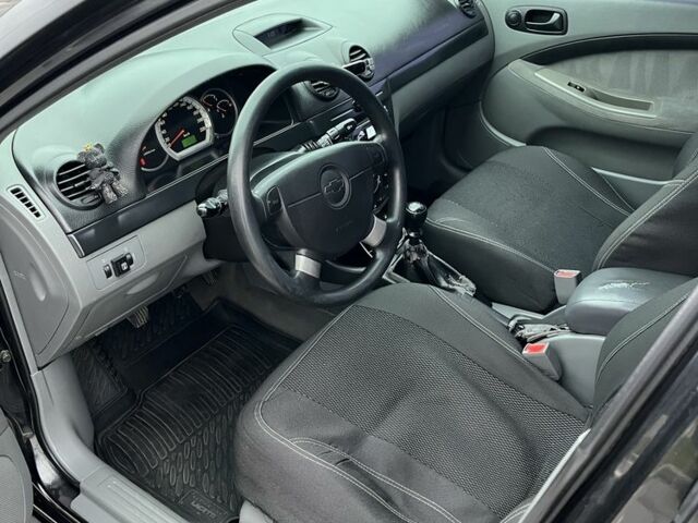 Черный Шевроле Лачетти, объемом двигателя 1.6 л и пробегом 320 тыс. км за 4000 $, фото 4 на Automoto.ua