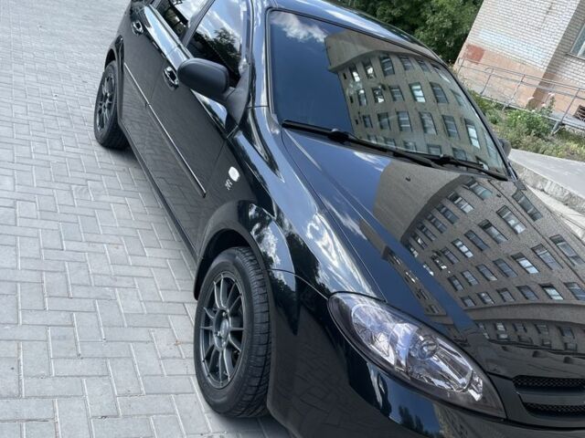 Черный Шевроле Лачетти, объемом двигателя 1.6 л и пробегом 144 тыс. км за 5100 $, фото 2 на Automoto.ua