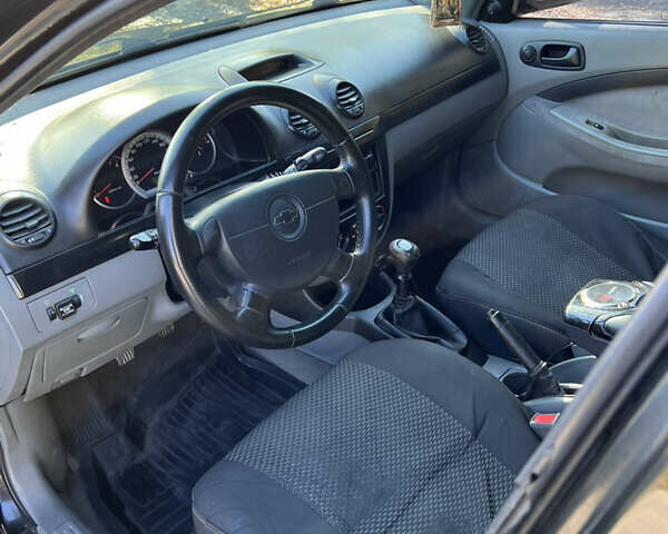 Черный Шевроле Лачетти, объемом двигателя 1.6 л и пробегом 334 тыс. км за 3899 $, фото 7 на Automoto.ua