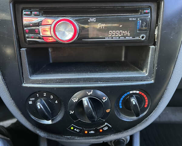 Черный Шевроле Лачетти, объемом двигателя 1.6 л и пробегом 334 тыс. км за 3899 $, фото 10 на Automoto.ua