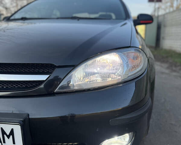 Черный Шевроле Лачетти, объемом двигателя 1.6 л и пробегом 209 тыс. км за 3850 $, фото 10 на Automoto.ua
