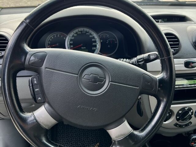 Черный Шевроле Лачетти, объемом двигателя 1.6 л и пробегом 270 тыс. км за 3700 $, фото 10 на Automoto.ua