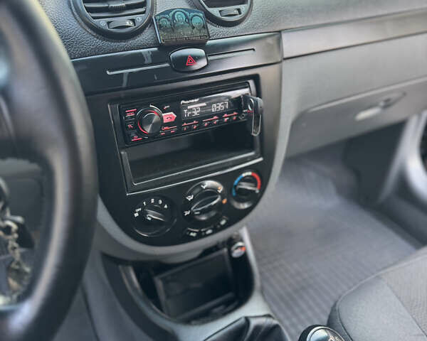 Черный Шевроле Лачетти, объемом двигателя 1.6 л и пробегом 209 тыс. км за 3850 $, фото 27 на Automoto.ua