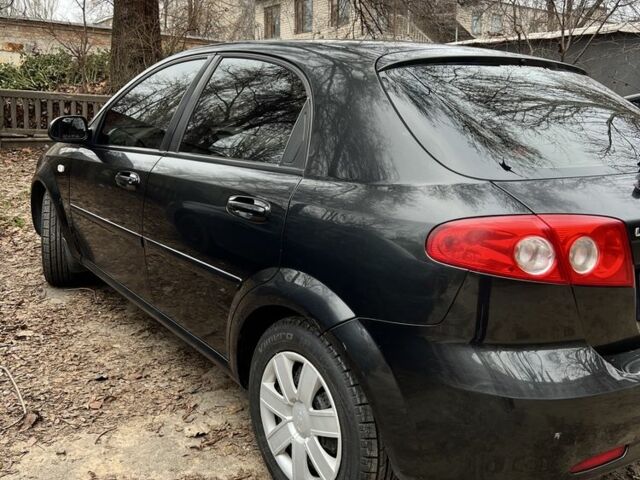 Черный Шевроле Лачетти, объемом двигателя 1.6 л и пробегом 270 тыс. км за 3700 $, фото 3 на Automoto.ua