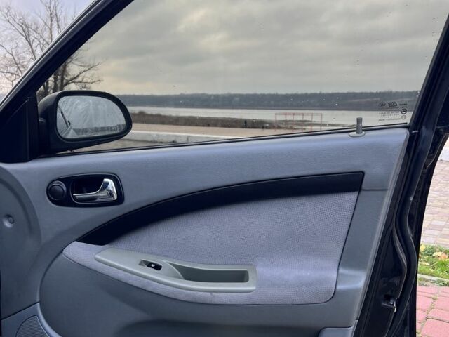 Черный Шевроле Лачетти, объемом двигателя 1.6 л и пробегом 270 тыс. км за 3700 $, фото 8 на Automoto.ua