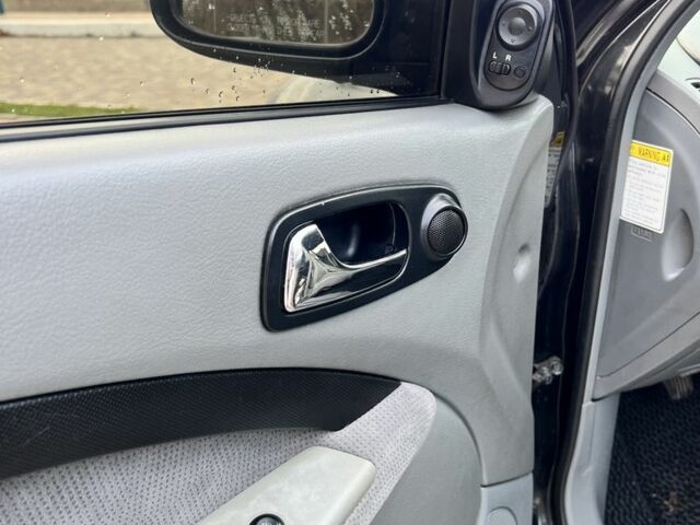 Черный Шевроле Лачетти, объемом двигателя 1.6 л и пробегом 270 тыс. км за 3700 $, фото 9 на Automoto.ua