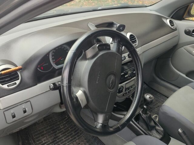 Черный Шевроле Лачетти, объемом двигателя 1.8 л и пробегом 206 тыс. км за 3500 $, фото 5 на Automoto.ua